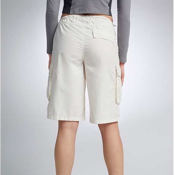 Off white cotton cargo parachute Bermuda shorts NWT - Picture 2 of 10